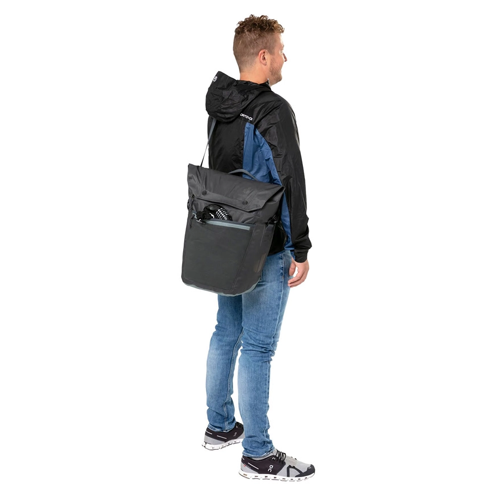 Deuter Mainhattan 17+10 Fahrradrucksack – Graphite Shale