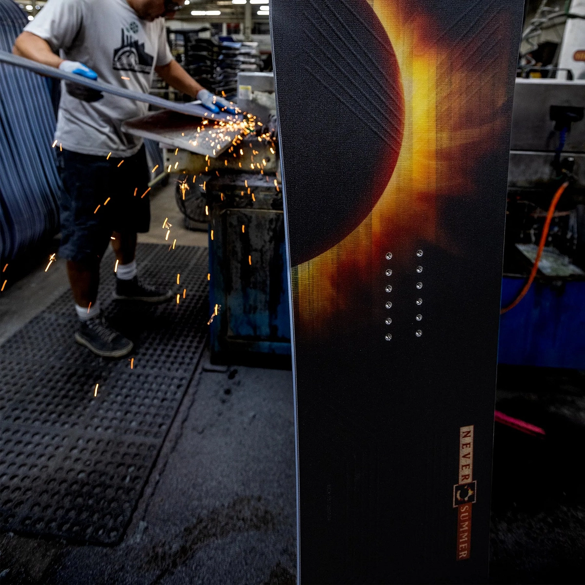 Never Summer Proto T3 Eclipse All- Mountain Freeride Snowboard 2026