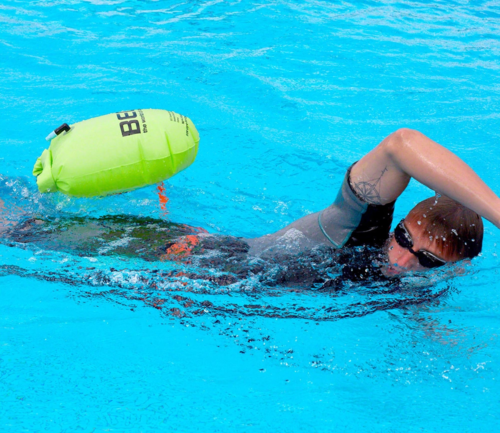 BECO Schwimmboje mit Dry Bag – Sicherheitsboje für Freiwasserschwimmen