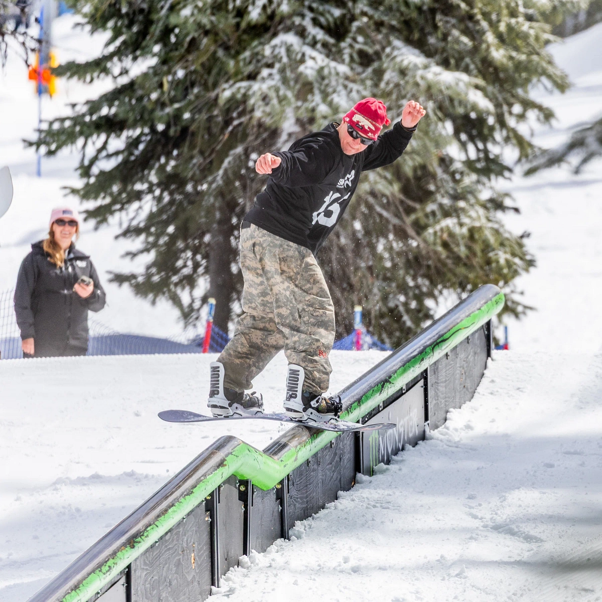 Never Summer Llama All- Mountain Freestyle Snowboard 2026