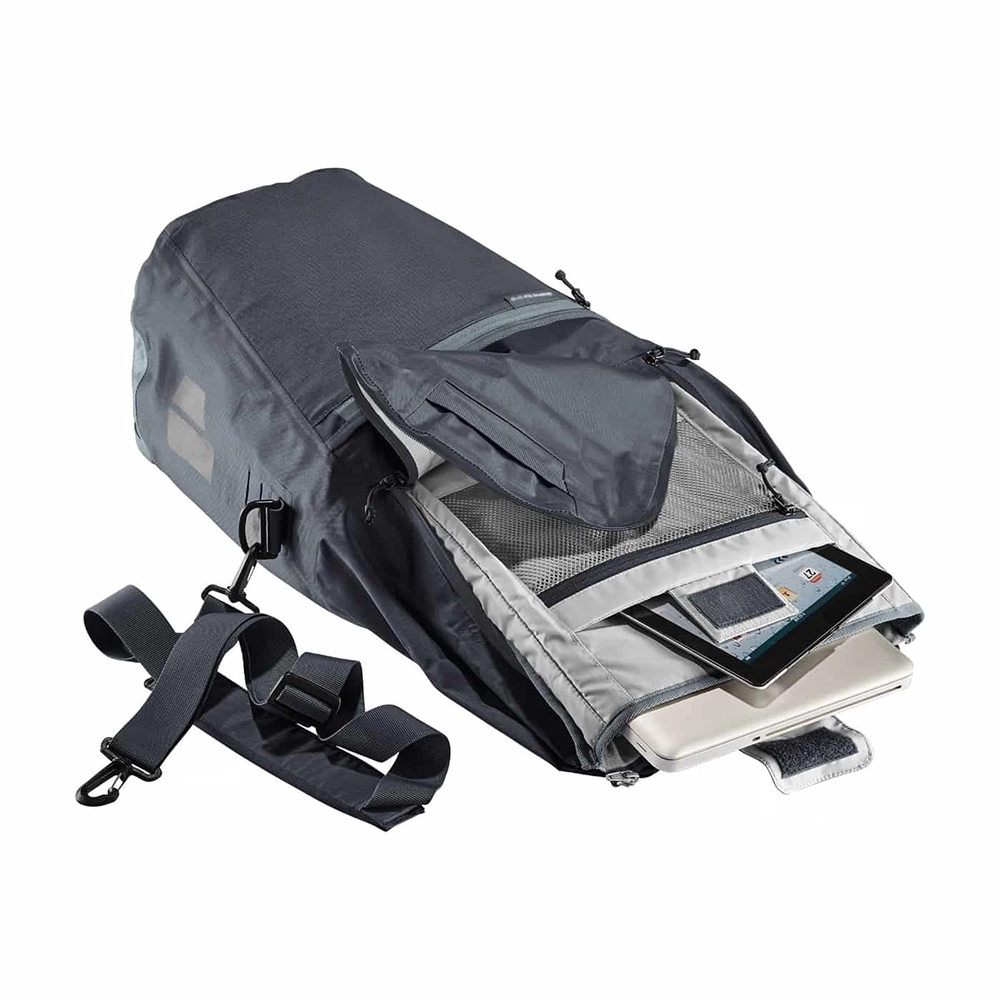 Deuter Mainhattan 17+10 Fahrradrucksack – Graphite Shale Deuter Mainhattan 17+10 Fahrradrucksack – Graphite Shale
