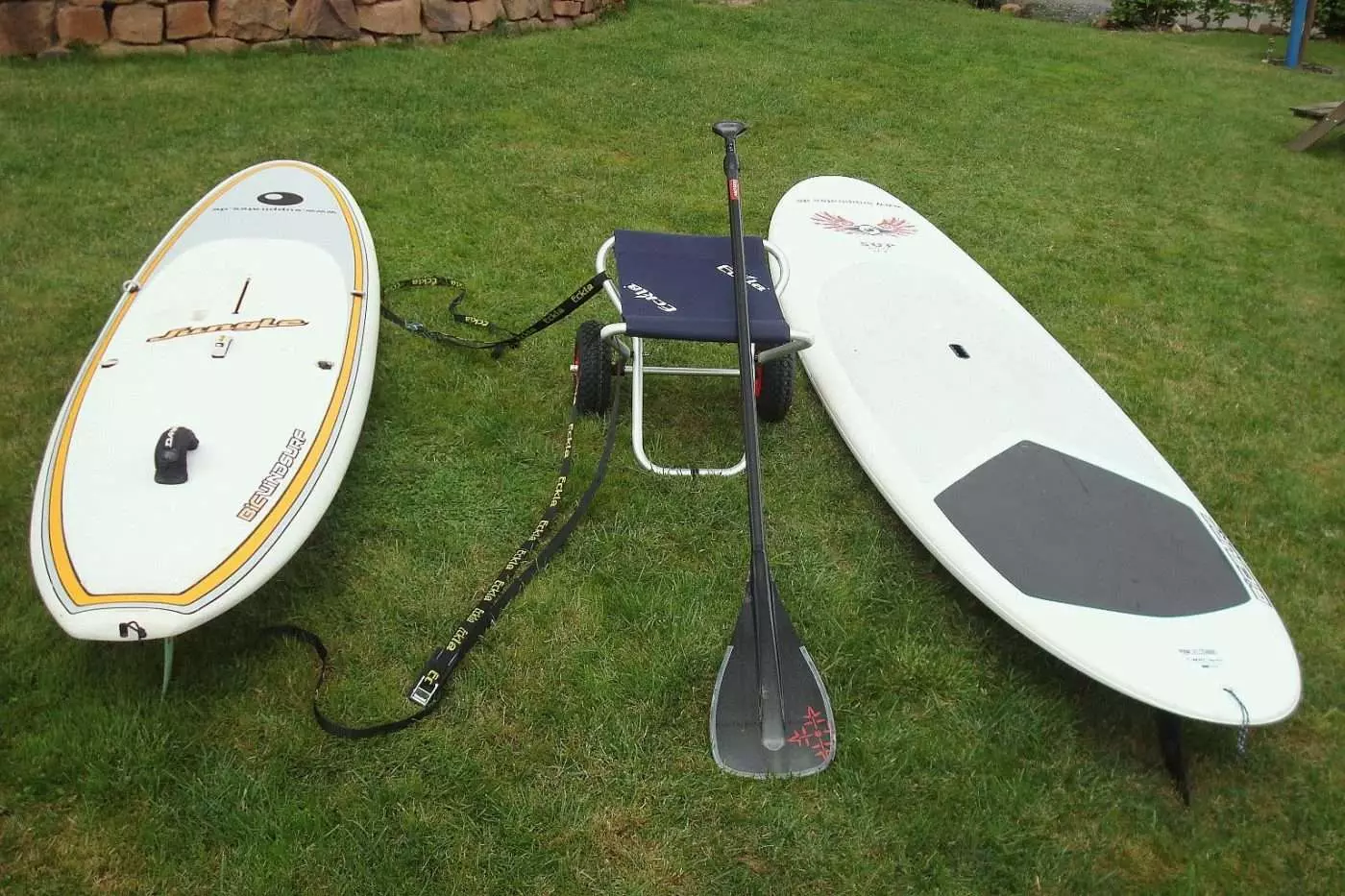 eckla Surf-Rolly mit Sitz - Lufträder 260mm ECKLA Surfrolly zusammengeklappt – kompakte Aufbewahrungslösung mit klappbarem Design für einfachen Transport und Lagerung.