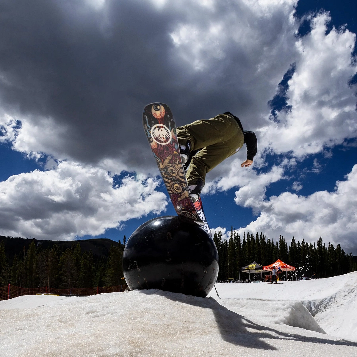 Never Summer Llama All- Mountain Freestyle Snowboard 2026