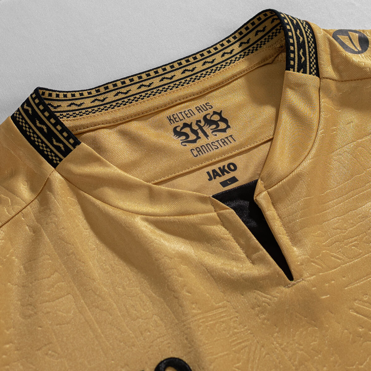JAKO VfB Stuttgart 3rd Trikot 2026/27 für Kinder – Gold 